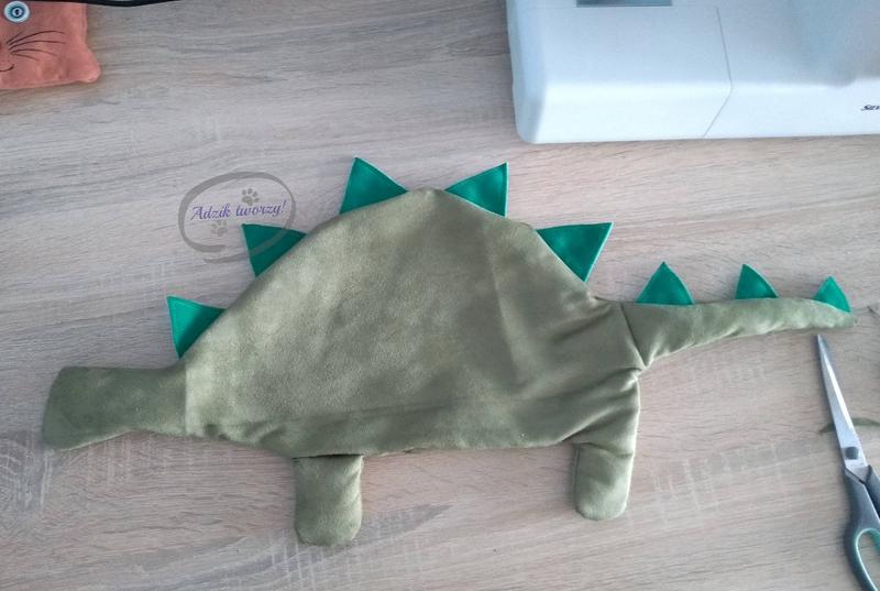 Zrób własnego dinozaura z materiału – krok po kroku do szycia radości!