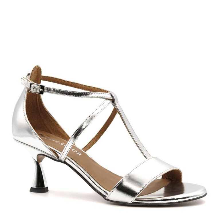 Idealne buty do srebrnej długiej sukienki – stwórz zachwycający look!