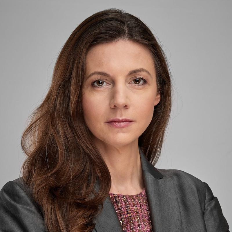 Odkryj moc i trwałość lakieru do włosów Joanna, idealnego na każdą okazję