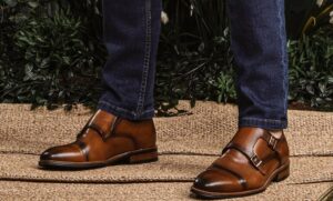 Idealne połączenia: jakie buty do jeansów i koszuli wybrać?