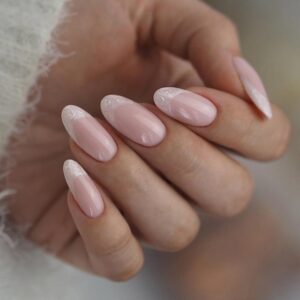 Paznokcie żelowe czy hybrydowe – które z nich cieszą się lepszymi opiniami?