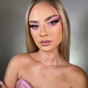 Sekrety mistrzyni makijażu: Jakie kosmetyki wybrać dla perfekcyjnego wyglądu?