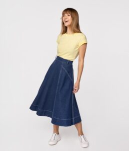 Sposoby na to, jak zwęzić spódnicę rozkloszowaną i nadać jej nowy styl