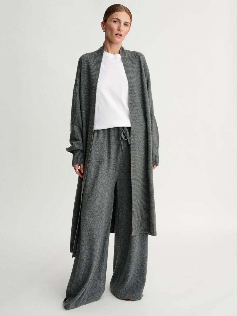 Stylizacja z długim swetrem: Jakie buty wybrać, aby wyglądać modnie?