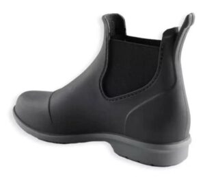 Jakie buty są zakazane podczas jazdy samochodem? Sprawdź, w jakich lepiej nie wsiadać za kierownicę!