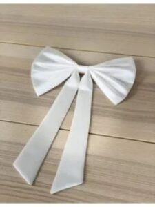 Zrób to sam: jak uszyć elegancką kokardę do sukienki krok po kroku