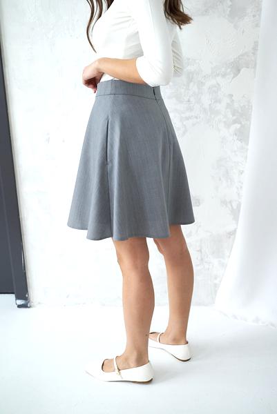Buty do szarej spódnicy