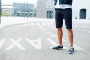 Jakie buty do męskich spodenek? Dobierz fason do każdej stylizacji