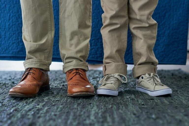 Jakie buty do damskich chinosów? Stylowe fasony na każdą okazję