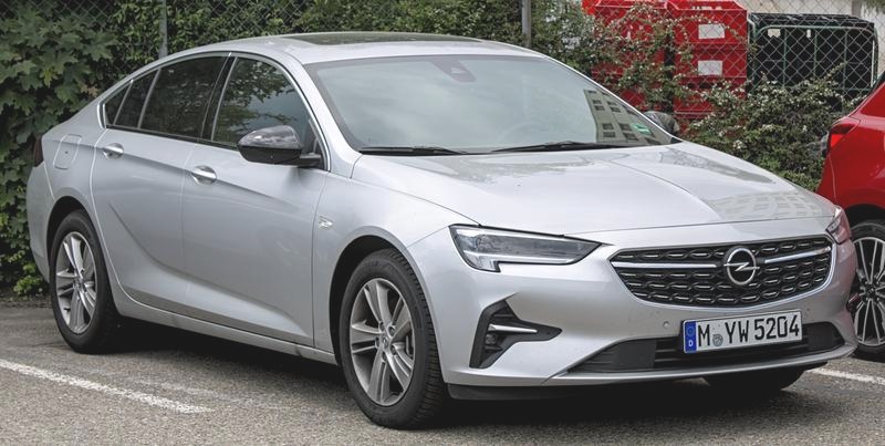 Opel Insignia – jaki rozmiar opon zimowych wybrać? Tabela rozmiarów nadwozia i silnika